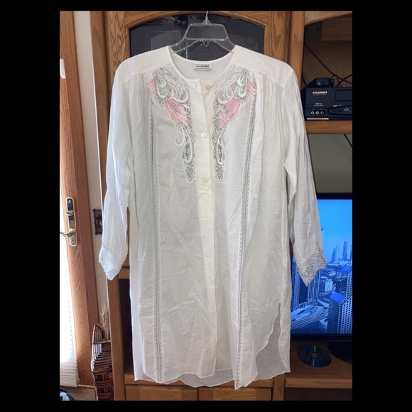 Never Worn Natori Brand Nightgown, White With Colorful Embroidery. - Picture 1 of 2